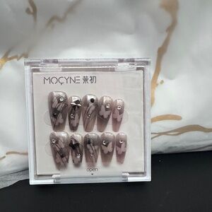MOCYNE Decorative Nail Set with Rhinestones